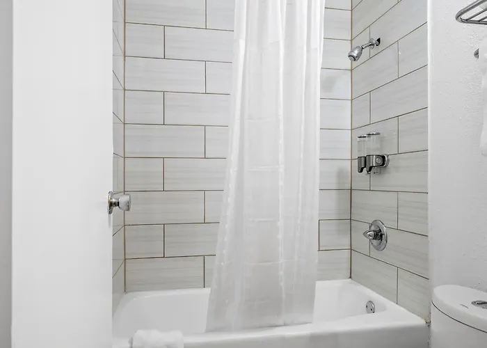 Americas Value Hotel 3*
